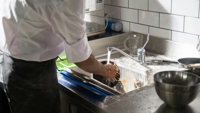 He said delegating tasks like washing dishes, which can be outsourced for $15/hour, allows him to focus on work worth $5,000/hour. (Pexel)