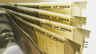 A group of six unidentified people posing as Enforcement Directorate (ED) officials allegedly robbed ₹30 lakh from the residence of a beedi entrepreneur. (Representative Image) A group of six unidentified people posing as Enforcement Directorate (ED) officials allegedly robbed ₹30 lakh from the residence of a beedi entrepreneur. (Representative Image)