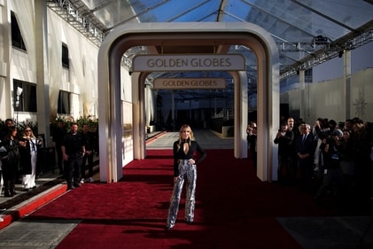 Nikki Glaser poses on the red carpet at the Beverly Hilton to kick off Hollywood's award season, in Beverly Hills, California, U.S., January 2, 2025. REUTERS/Daniel Cole (REUTERS)