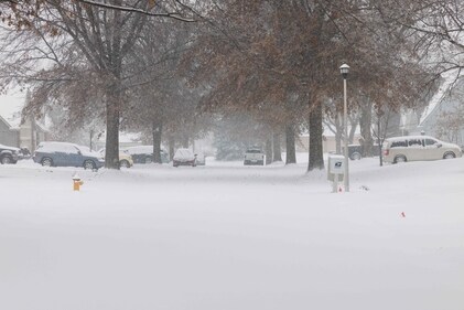 Snow falls on a neighborhood street on January 5, 2025 in Shawnee, Kansas (AFP) Snow falls on a neighborhood street on January 5, 2025 in Shawnee, Kansas (AFP)