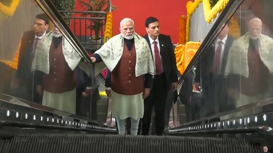 モディ首相、デリーでライブ最新情報：ナレンドラ・モディ首相、ロヒニでBJPのパリヴァルタン・ヤトラに出席