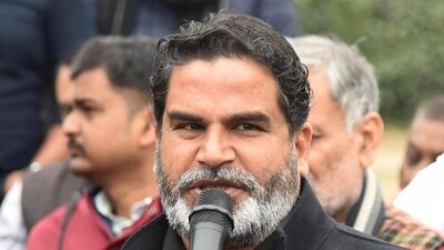 A clash broke out between police and supporters of Jan Suraaj chief Prashant Kishor near the Gandhi Maidan area following his detention earlier on Monday. (PTI image)