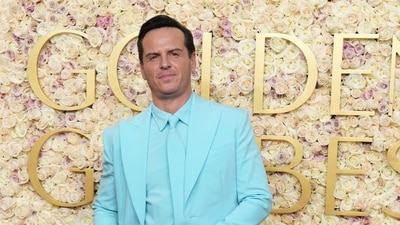 Andrew Scott in a cool blue look for the night. (Jordan Strauss/Invision/AP)
