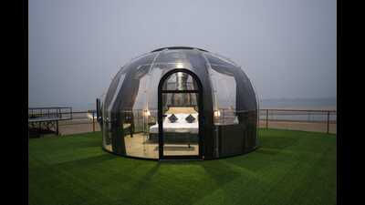 A luxury cottage with dome shaped relaxing area having a price range of  ₹80,000 per day on normal days besides  ₹1.10 lakh per day on main bathing days of mela in Mahakumbh Nagar. (HT Photo)