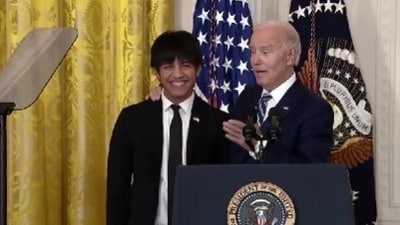 Joe Biden apparently forgot the name of a young man whom he invited on the stage to wish him a happy birthday. (X) Joe Biden apparently forgot the name of a young man whom he invited on the stage to wish him a happy birthday. (X)