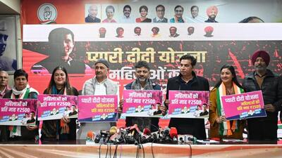 Karnataka deputy chief minister DK Shiv Kumar, Congress Delhi president Devender Yadav and other party leaders announce the party’s poll promise at the Delhi Congress office on Monday. (Sanchit Khanna/Hindustan Times) Karnataka deputy chief minister DK Shiv Kumar, Congress Delhi president Devender Yadav and other party leaders announce the party’s poll promise at the Delhi Congress office on Monday. (Sanchit Khanna/Hindustan Times)