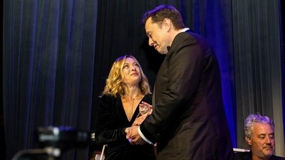 Elon Musk, CEO of Tesla, right, presents Italy's Prime Minister Giorgia Meloni with an award during the Global Citizen Awards dinner, Monday, Sept. 23, 2024, in New York (Michelle Farsi/AP) Elon Musk, CEO of Tesla, right, presents Italy's Prime Minister Giorgia Meloni with an award during the Global Citizen Awards dinner, Monday, Sept. 23, 2024, in New York (Michelle Farsi/AP)