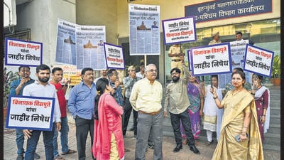 Mumbai, India. Jan 06, 2025: BMC workers protested outside the BMC ward office in Khar against Assistant Commissioner Vinay Vispute. Mumbai, India. Jan 06, 2025. (Photo by Raju Shinde/HT Photo) (Hindustan Times) Mumbai, India. Jan 06, 2025: BMC workers protested outside the BMC ward office in Khar against Assistant Commissioner Vinay Vispute. Mumbai, India. Jan 06, 2025. (Photo by Raju Shinde/HT Photo) (Hindustan Times)