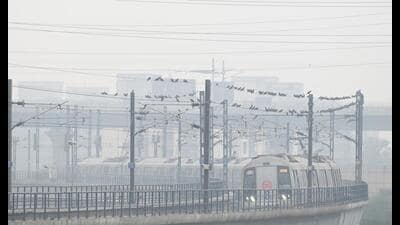 New Delhi, India- December 24, 2024: Metro Rail service in the chilly morning with light fog amid rising air pollution near the Samachar apartment, in New Delhi, India, on Tuesday, December 24, 2024. (Photo by Sunil Ghosh / Hindustan Times) New Delhi, India- December 24, 2024: Metro Rail service in the chilly morning with light fog amid rising air pollution near the Samachar apartment, in New Delhi, India, on Tuesday, December 24, 2024. (Photo by Sunil Ghosh / Hindustan Times)