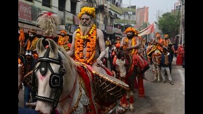 Saints taking part in the Chhavni Pravesh procession of Anand Akhara on Monday. (Anil Kumar Maurya/HT) Saints taking part in the Chhavni Pravesh procession of Anand Akhara on Monday. (Anil Kumar Maurya/HT)