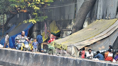 Several footpaths and chowks, including those near Congress Bhavan, Mrutyunjayeshwar Temple in Kothrud, Pune Station, NIBM Road Chowk, and other parts of the city, had seen an increase in encroachments. (MAHENDRA KOLHE/HT PHOTO) Several footpaths and chowks, including those near Congress Bhavan, Mrutyunjayeshwar Temple in Kothrud, Pune Station, NIBM Road Chowk, and other parts of the city, had seen an increase in encroachments. (MAHENDRA KOLHE/HT PHOTO)