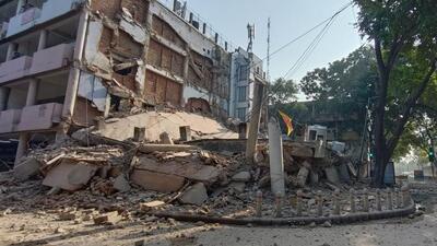 The building that collapsed in Sector 17, Chandigarh, on Monday morning. No one was injured as the area had been cordoned off for the past week after cracks were detected in three load-bearing pillars. (Ravi Kumar/HT)