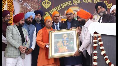 UP chief minister Yogi Adityanath attending Prakash Parv of Shri Guru Gobind Singh Ji at DAV College in Lucknow. (HT photo) UP chief minister Yogi Adityanath attending Prakash Parv of Shri Guru Gobind Singh Ji at DAV College in Lucknow. (HT photo)