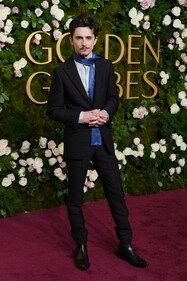 Timothee Chalamet's blue dotted scarf. Timothee Chalamet's blue dotted scarf.