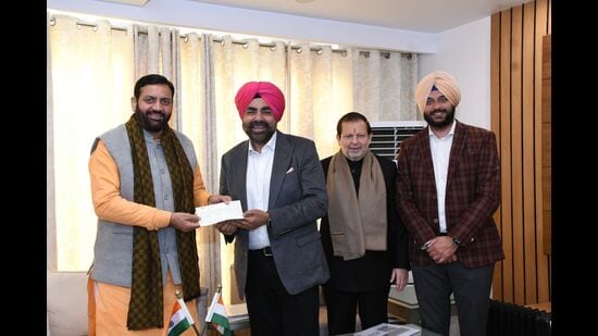 To fund this initiative, Jamuna Auto Industry Limited presented a cheque of ₹25 lakh to Haryana chief minister Nayab Singh Saini in Chandigarh. (HT Photo)