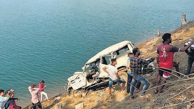 65-yr-old killed, 8 injured after jeep falls into ravine 65-yr-old killed, 8 injured after jeep falls into ravine