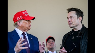 FILE PHOTO: Elon Musk speaks with U.S. President-elect Donald Trump at a viewing of the launch of the sixth test flight of the SpaceX Starship rocket in Brownsville, Texas, U.S., November 19, 2024 Brandon Bell/Pool via REUTERS/File Photo (via REUTERS)