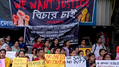 Doctors and nursing staff protest against the recent rape and murder of a woman doctor inside the RG Kar Medical College and Hospital in Kolkata. (File image) (PTI)