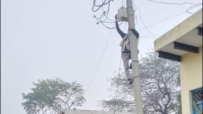The PVVNL under Uttar Pradesh Power Corporation Limited (UPPCL) has instructed officials to intensify efforts and adopt strict measures to ensure compliance. (HT Photo) The PVVNL under Uttar Pradesh Power Corporation Limited (UPPCL) has instructed officials to intensify efforts and adopt strict measures to ensure compliance. (HT Photo)