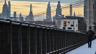 Meteorologists predict that colder-than-usual temperatures will persist, with snow and ice expected to spread into northern Texas, southern Oklahoma, and parts of the Mississippi Valley by Thursday morning. ((Photo by ANGELA WEISS / AFP)) Meteorologists predict that colder-than-usual temperatures will persist, with snow and ice expected to spread into northern Texas, southern Oklahoma, and parts of the Mississippi Valley by Thursday morning. ((Photo by ANGELA WEISS / AFP))