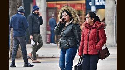 Visibility had gone down to just 80 metres on Monday night around 11.30 pm. It improved to 1,200 metres on Tuesday morning at 8.30 am, but the haze continued with cloud cover, limiting sunlight. (Keshav Singh/HT)