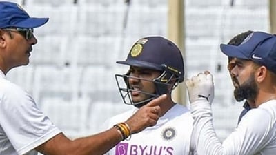 Ravi Shastri says Virat Kohli and Rohit Sharma should look to play domestic cricket to find form. (Twitter) Ravi Shastri says Virat Kohli and Rohit Sharma should look to play domestic cricket to find form. (Twitter)