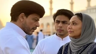 Viral picture of Shah Rukh Khan, Aryan Khan, and Gauri Khan from Mecca surfaced on social media. Viral picture of Shah Rukh Khan, Aryan Khan, and Gauri Khan from Mecca surfaced on social media.