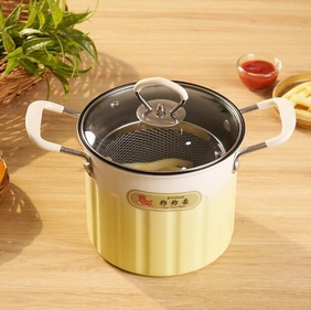 The deep fryer pot comes with a strainer along with it. (PC: Home essentials)