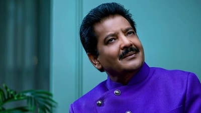 Udit Narayan escapes after fire in his building. Udit Narayan escapes after fire in his building.