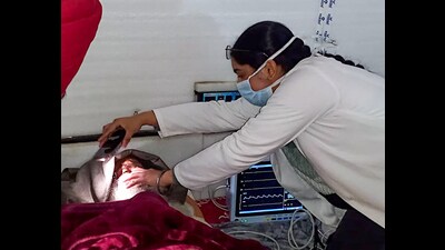 A doctor checks on farmer leader Jagjit Singh Dallewal on Wednesday. (ANI) A doctor checks on farmer leader Jagjit Singh Dallewal on Wednesday. (ANI)