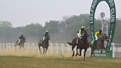 Rudra racing past Burak to win the ALDA Toyota Cup in Lucknow (Mushtaq Ali/HT)