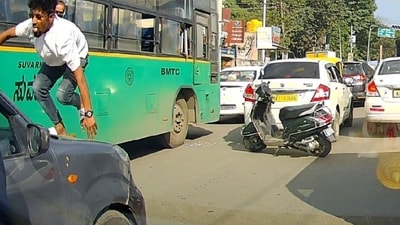 The entire incident was caught on the dashcam of another vehicle stuck in traffic. (X/ @3rdEyeDude) The entire incident was caught on the dashcam of another vehicle stuck in traffic. (X/ @3rdEyeDude)