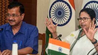 AAP chief Arvind Kejriwal (L) said that he is grateful to West Bengal CM Mamata Banerjee. (PTI) AAP chief Arvind Kejriwal (L) said that he is grateful to West Bengal CM Mamata Banerjee. (PTI)