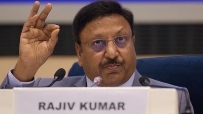 Rajiv Kumar, Chief Election Commissioner, during a press conference announced the dates for assembly elections to Delhi legislative assembly, at Vigyan Bhawan, on Tuesday. (RAJ K RAJ /HT) Rajiv Kumar, Chief Election Commissioner, during a press conference announced the dates for assembly elections to Delhi legislative assembly, at Vigyan Bhawan, on Tuesday. (RAJ K RAJ /HT)