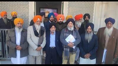 SAD leaders after meeting Akal Takht jathedar Giani Raghbir Singh in Amritsar on Wednesday. (Sameer Sehgal/HT) SAD leaders after meeting Akal Takht jathedar Giani Raghbir Singh in Amritsar on Wednesday. (Sameer Sehgal/HT)