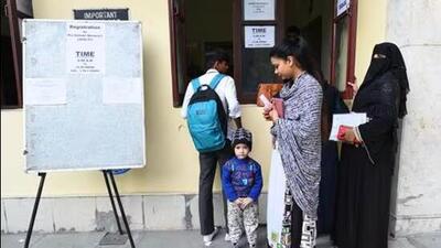 The applications can be filled free of cost to make the process easier for students. This move was introduced last year when the parents raised concerns about spending money at cyber cafes and the final application would turn out to be invalid. (HT Photo)