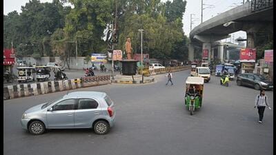 The new arrangement in place at IT crossing in Lucknow. (Mushtaq Ali/HT Photo) The new arrangement in place at IT crossing in Lucknow. (Mushtaq Ali/HT Photo)