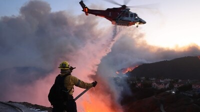 During Tuesday's intense windstorm in Southern California, firefighters rushed to contain a rapidly spreading wildfire in the hillsides of Los Angeles, which are home to several celebrities. (AFP)