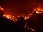 As many wildfires burned out of control in the Los Angeles area on Wednesday, the number of California homes and businesses without electricity skyrocketed to above 400,000. As many wildfires burned out of control in the Los Angeles area on Wednesday, the number of California homes and businesses without electricity skyrocketed to above 400,000.