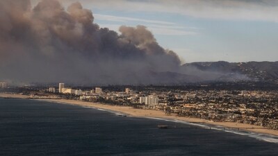Smoke from the Palisades Fire is seen during a commercial flight to Los Angeles, Calif., Wednesday, Jan. 8, 2025. (Stephen Lam/San Francisco Chronicle via AP) (AP) Smoke from the Palisades Fire is seen during a commercial flight to Los Angeles, Calif., Wednesday, Jan. 8, 2025. (Stephen Lam/San Francisco Chronicle via AP) (AP)