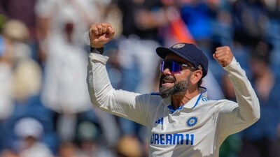 India's Virat Kohli celebrates the wicket of Australia's Mitchell Starc during play on the day four of the fourth cricket test between Australia and India at the Melbourne Cricket Ground, Melbourne, Australia, Sunday, Dec. 29, 2024. (AP Photo/Asanka Brendon Ratnayake) (AP) India's Virat Kohli celebrates the wicket of Australia's Mitchell Starc during play on the day four of the fourth cricket test between Australia and India at the Melbourne Cricket Ground, Melbourne, Australia, Sunday, Dec. 29, 2024. (AP Photo/Asanka Brendon Ratnayake) (AP)