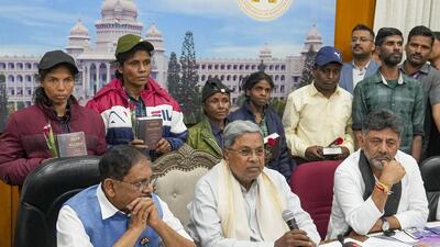 Chief minister Siddaramaiah and deputy CM DK Shivakumar with the group of Maoists who surrendered, on Wednesday. (PTI)