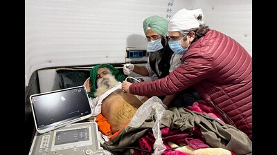Doctors check on farmer leader Jagjit Singh Dallewal, who is on a fast unto death over various demands, in Sangrur on Thursday. (ANI) Doctors check on farmer leader Jagjit Singh Dallewal, who is on a fast unto death over various demands, in Sangrur on Thursday. (ANI)