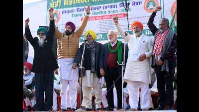 Farm leaders during second kisan mahapanchayat at Moga on Thursday. (HT) Farm leaders during second kisan mahapanchayat at Moga on Thursday. (HT)