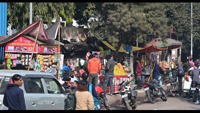Footpaths opposite to KGMU trauma center road in Lucknow (Mushtaq Ali/HT)