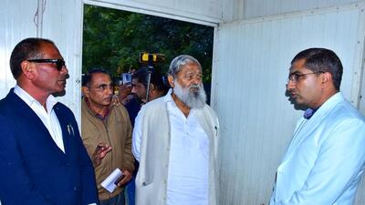 Haryana transport minister Anil Vij at Gurugram Bus Stand during his surprise inspection. (Parveen Kumar/HT Photo) Haryana transport minister Anil Vij at Gurugram Bus Stand during his surprise inspection. (Parveen Kumar/HT Photo)