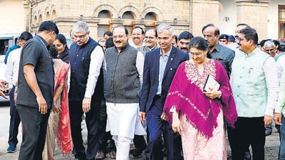 Pawar visited the university at 7 am and met officials, including SPPU vice-chancellor professor Suresh Gosavi; pro-vice-chancellor professor Parag Kalkar among others. (HT PHOTO)