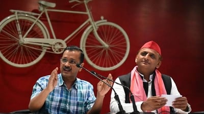 SP chief Akhilesh Yadav had announced the party’s support to Kejriwal’s AAP on Tuesday. (FILE) SP chief Akhilesh Yadav had announced the party’s support to Kejriwal’s AAP on Tuesday. (FILE)