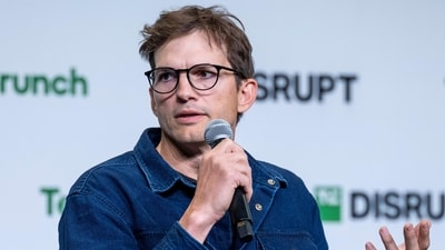 In response to the wildfires in Pacific Palisades, Ashton Kutcher was observed using a garden hose to safeguard his friend's home. Photographer: David Paul Morris/Bloomberg (Bloomberg)