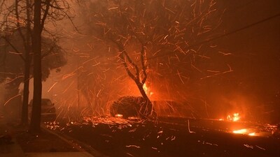 Fires in Eaton and the Pacific Palisades have not been contained at all despite efforts from the LA fire department (Robyn Beck / AFP) Fires in Eaton and the Pacific Palisades have not been contained at all despite efforts from the LA fire department (Robyn Beck / AFP)